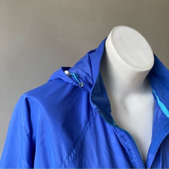 L.L. Bean | Nylon Winderbreaker Hooded Raincoat - Picture 4 of 6